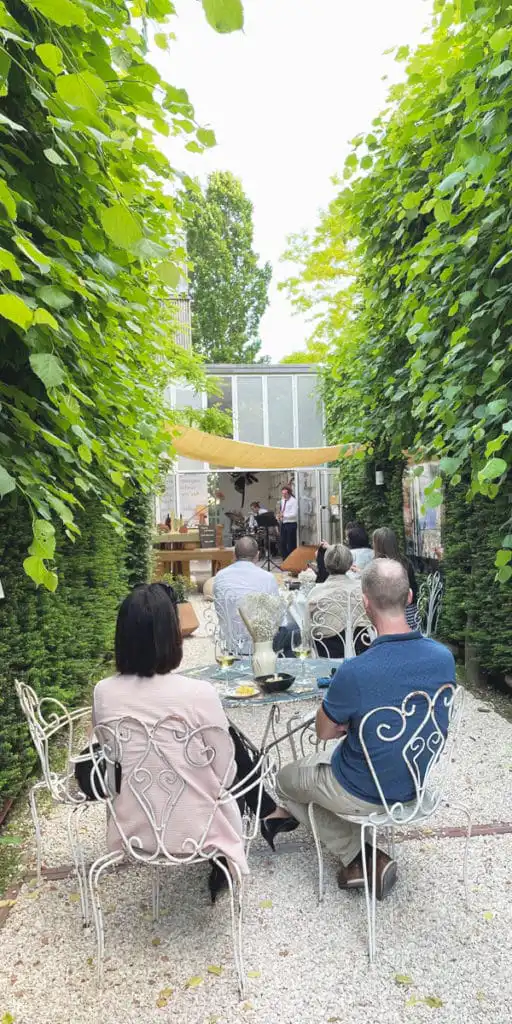 Subtile outside space