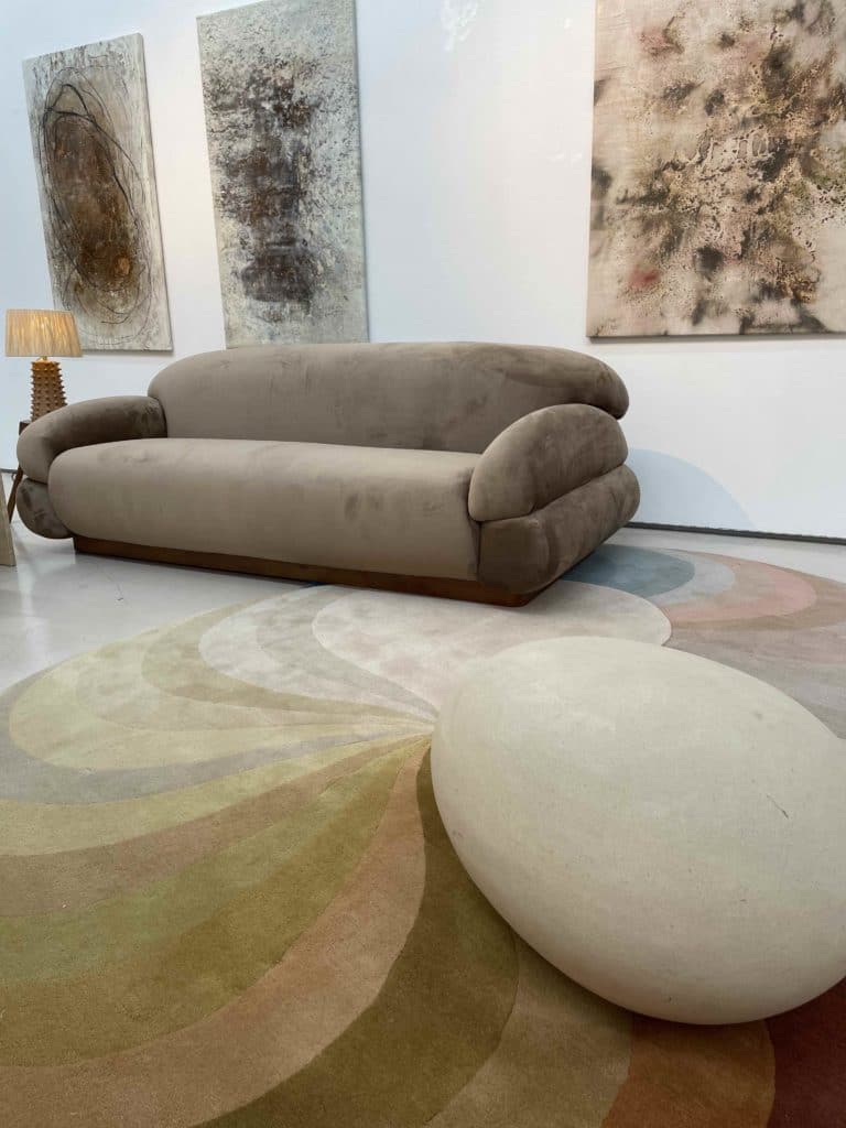 Pebble stone inside - double slinkier